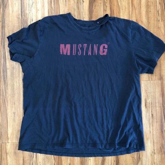 mustang Tops - VINTAGE Y2K Mustang oversized Tee